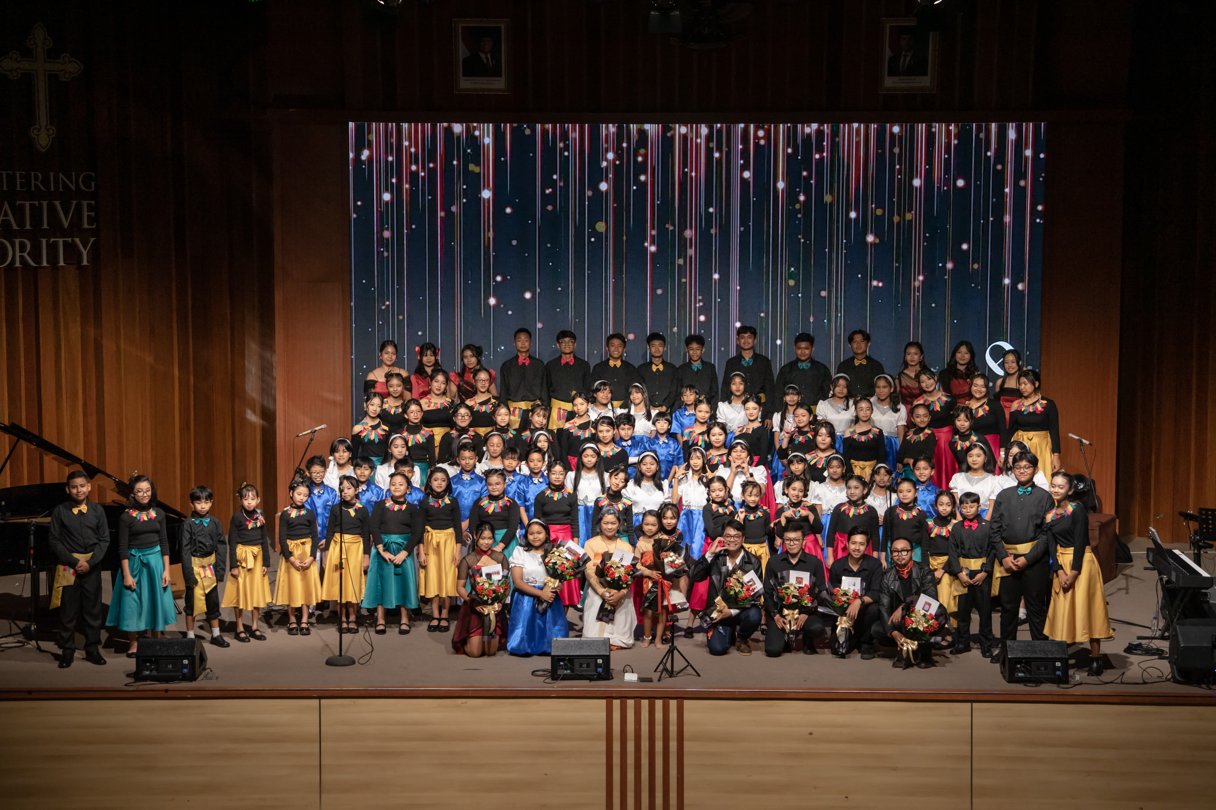 Konser Sanctus Eilift Choir bersinar ("SHINE") membawakan lagu-lagu broadway musical