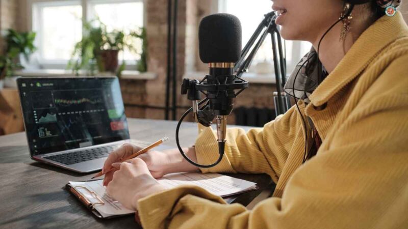 Minat Jadi Penyiar Radio Terus Menurun?